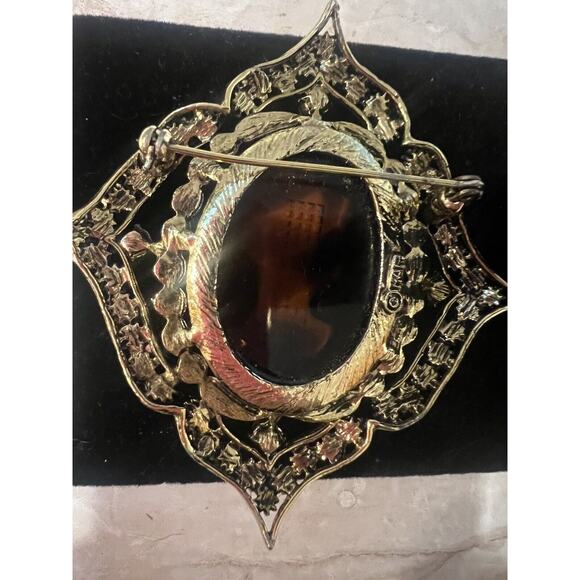 Vintage Hargo Amber Resin Left Facing Classical Cameo Brooch Rhinestones Read - Picture 8 of 16